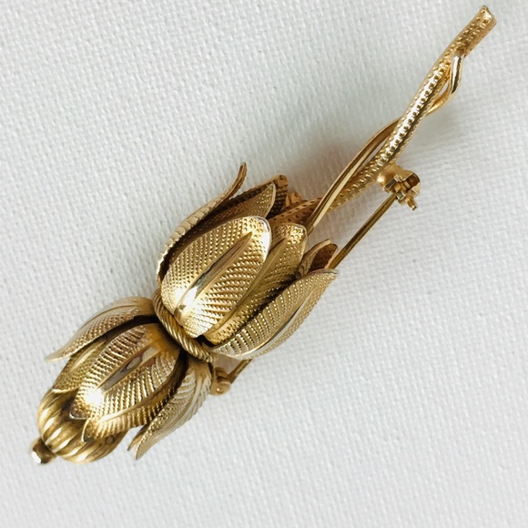 Vintage Goldtone Lotus Flower Brooch - Picture 8 of 8